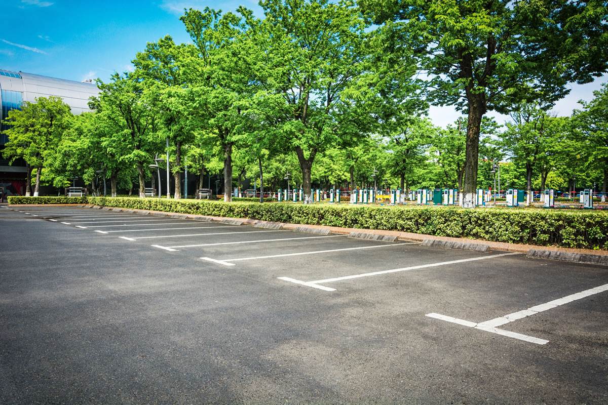 3 Reasons Sealcoating Your Parking Lot Matters