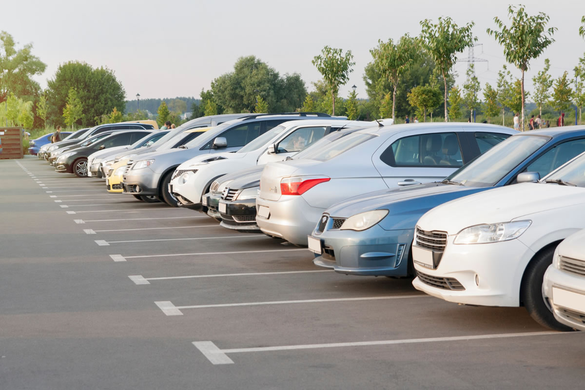 How to Promote Cleanliness and Safety in Your Parking Lot