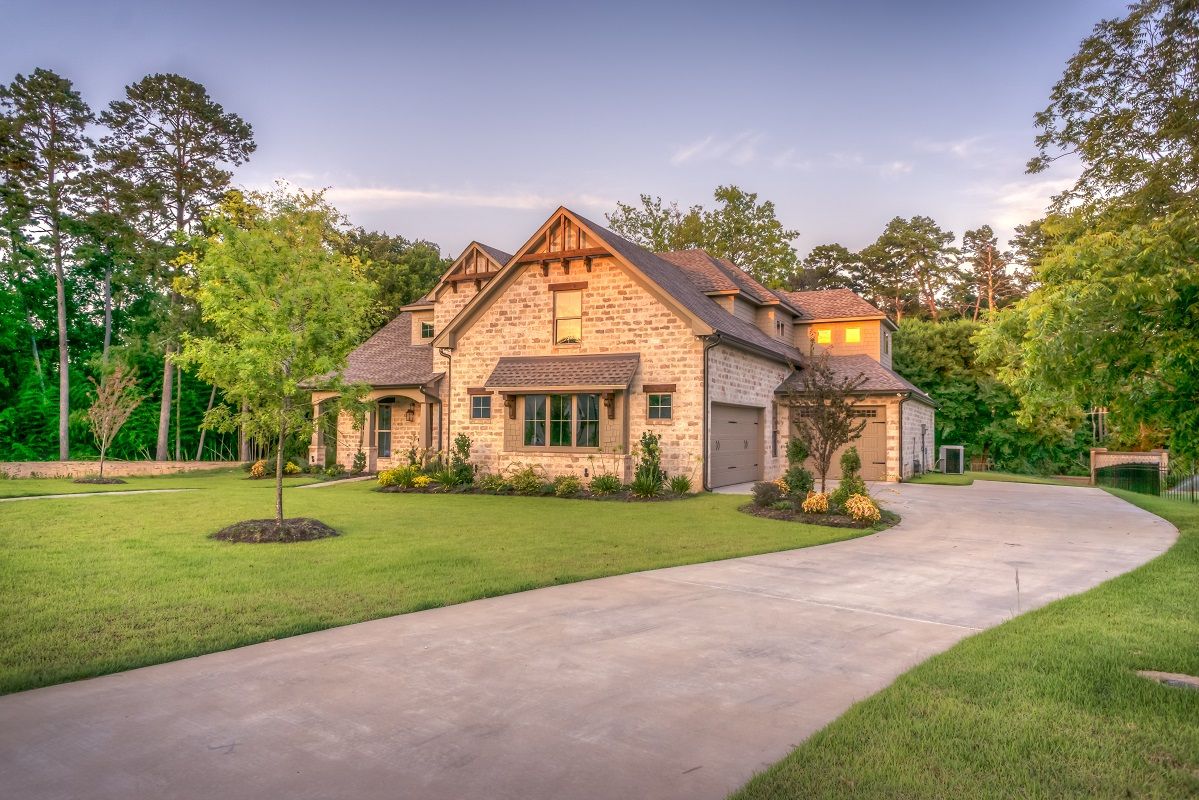 Four Common Materials You Can Use to Pave Your Driveway