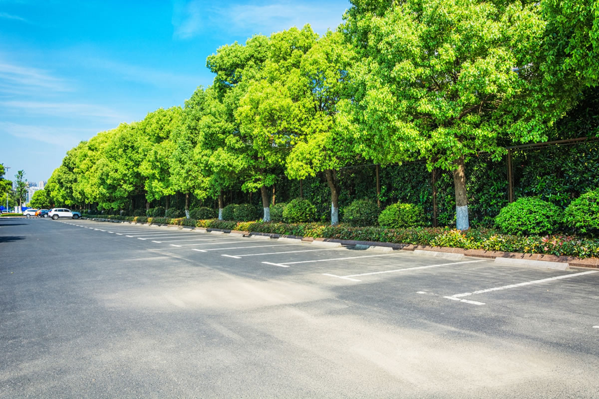 Five Benefits of Sealcoating Your Business Parking Lot