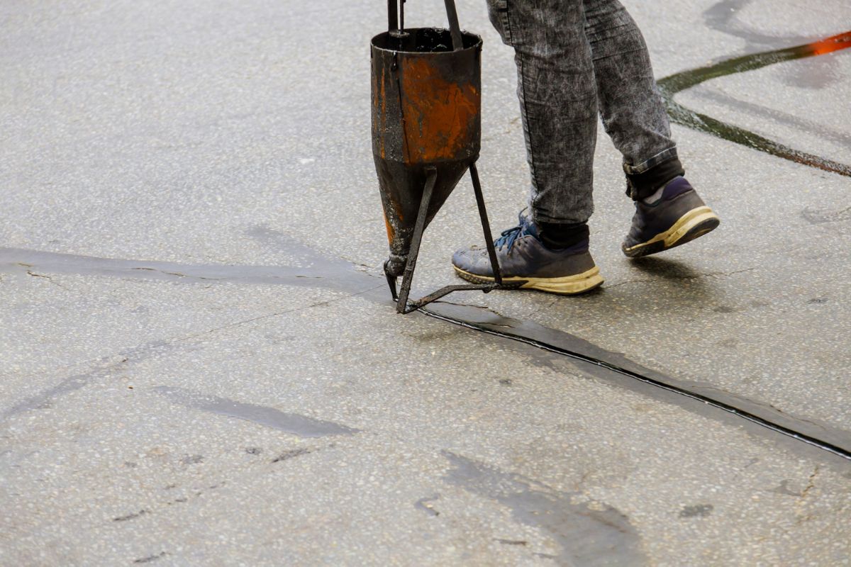 Quick Guide to Applying a Driveway Sealer