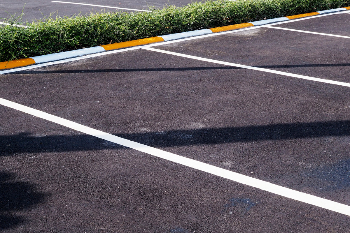 Advantages of Using Asphalt to Build Driveways and Parking Lots