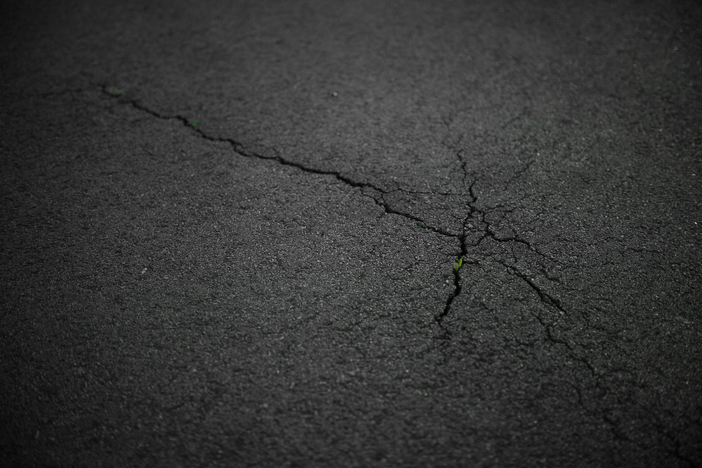 What Causes Asphalt to Crack? 5 Common Culprits