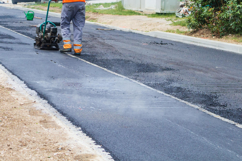 Sealcoating vs. Resurfacing: What’s Best for Your Asphalt?