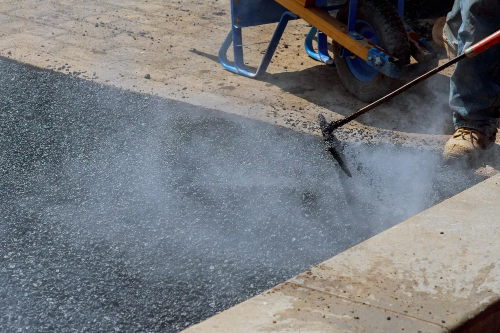 Looking for reliable asphalt repairs in Sanford, FL? Our guide offers expert tips on hiring a top-notch asphalt contractor. Contact Florida Sealcoating today for a free estimate.