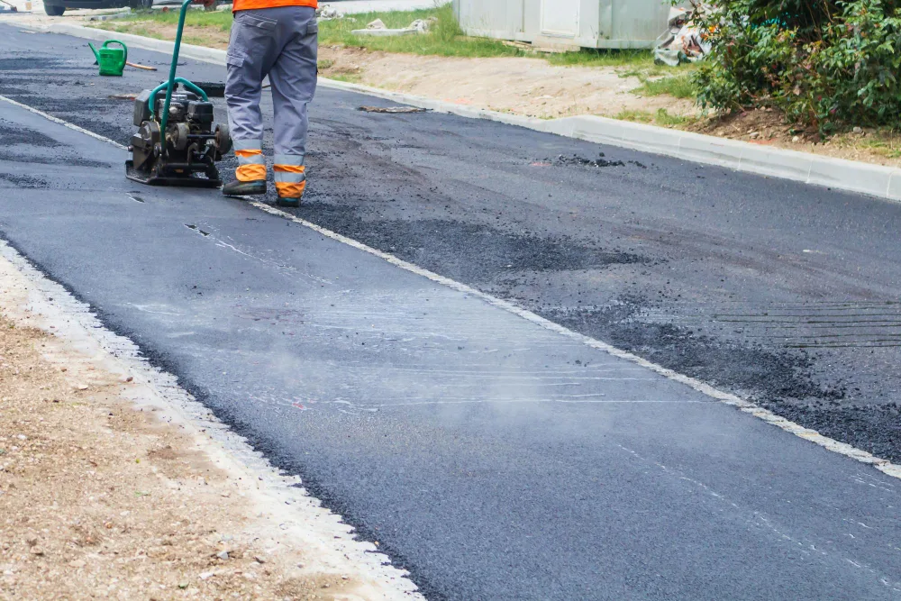 Your Guide to the Asphalt Sealcoating Process
