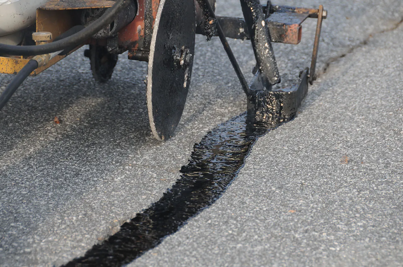 When to seal asphalt cracks in Central Florida