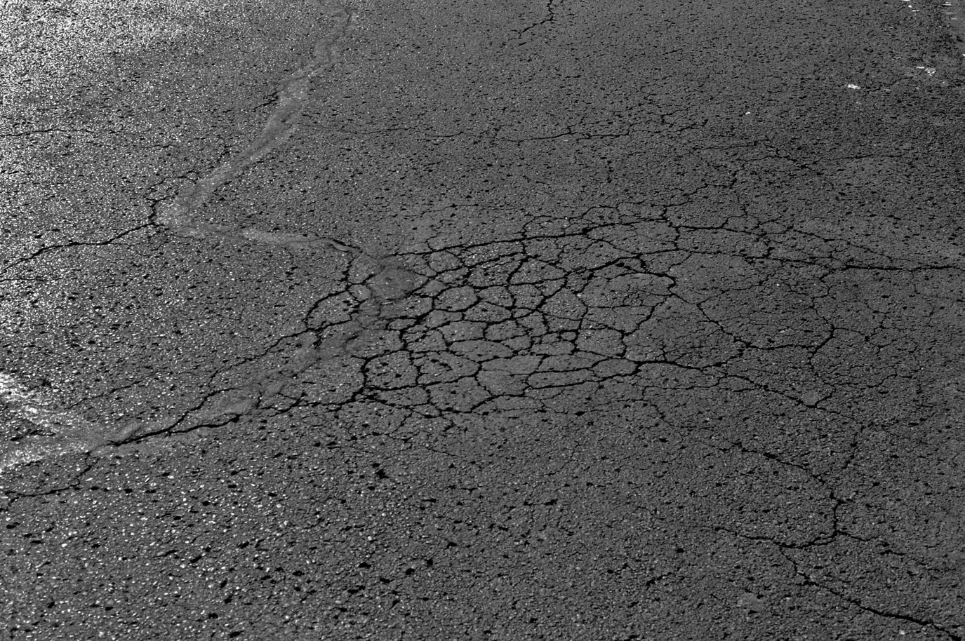 Benefits of asphalt crack sealing for parking lots and driveways